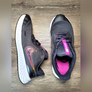 Nike Revolution 5 Power Running Shoes. Size 6Y